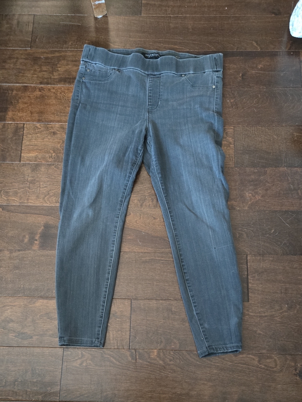 Liverpool Women's Gray Stretch Jeggings
